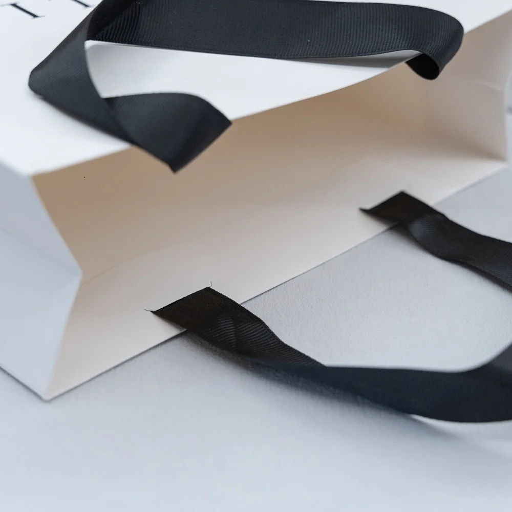Customizable Paper Bags: Personalize Your Packaging with Style - PA23R002 - Detail